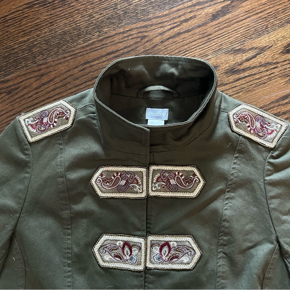 Chico’s Military-Style Embroidered Jacket – Size 0 - Picture 4 of 11